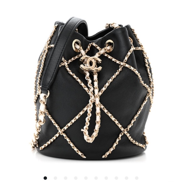 Chanel Black Shoulder Bag with Gold Chain Detailing - Picture 1 of 9